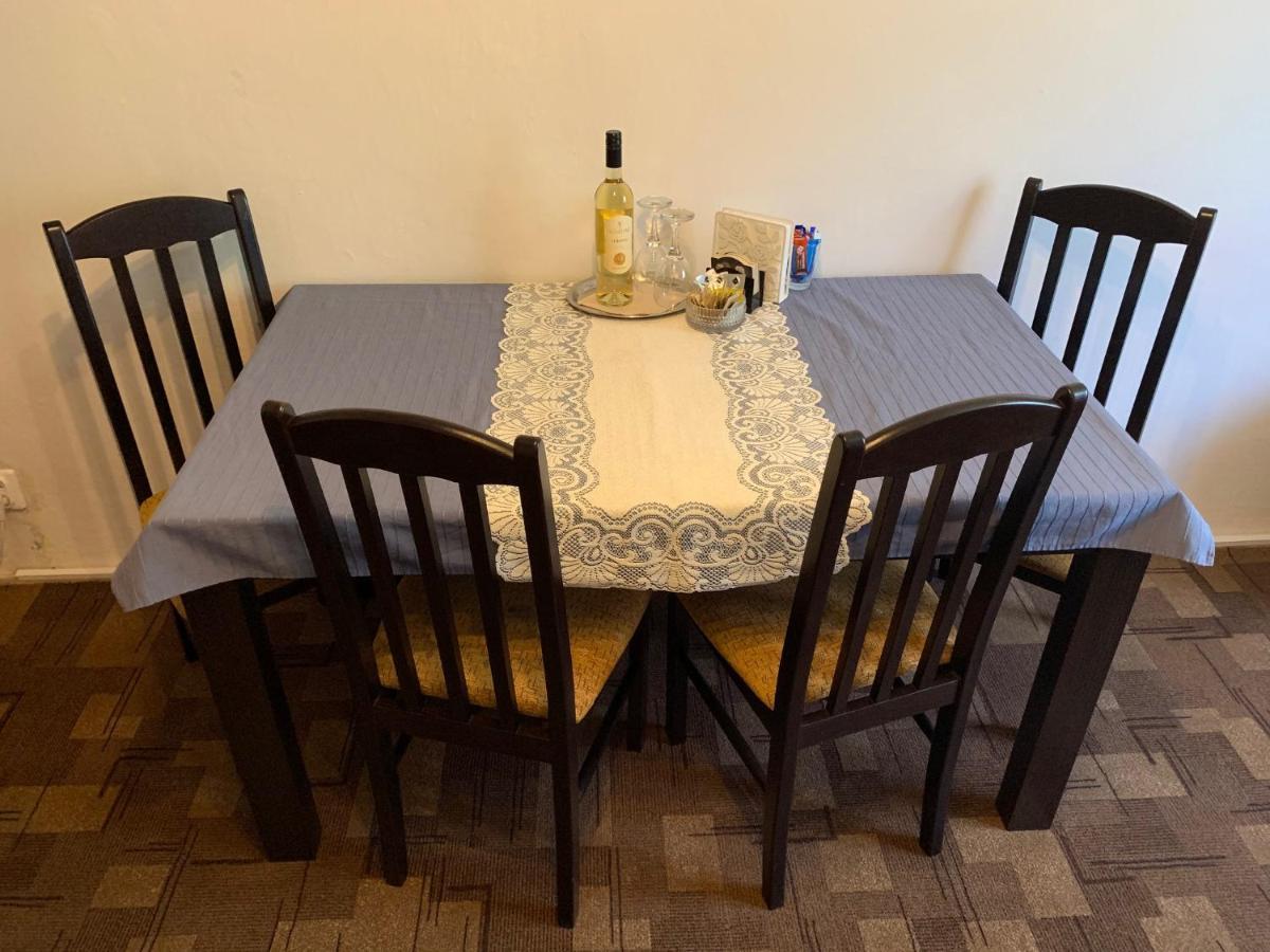 Pod Nachodskym Zamkem Apartment Luaran gambar