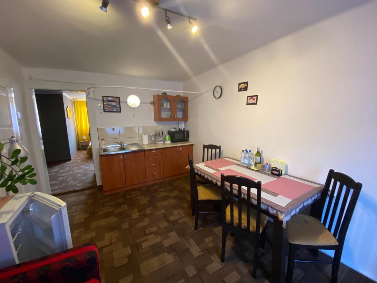 Pod Nachodskym Zamkem Apartment Luaran gambar