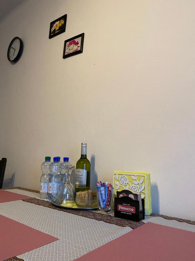 Pod Nachodskym Zamkem Apartment Luaran gambar