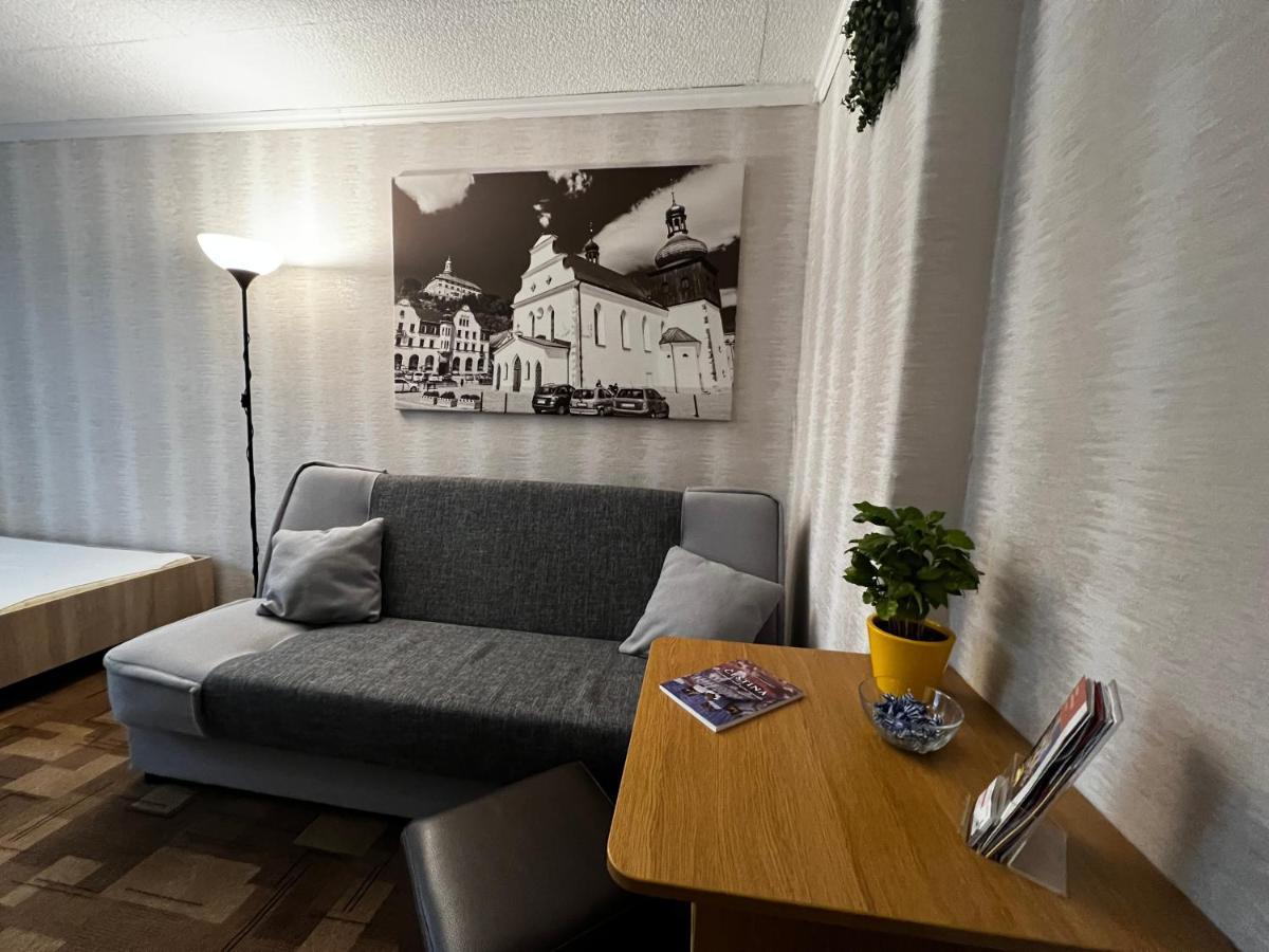 Pod Nachodskym Zamkem Apartment Luaran gambar