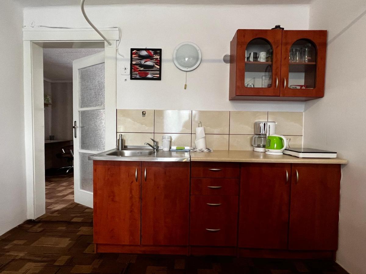 Pod Nachodskym Zamkem Apartment Luaran gambar