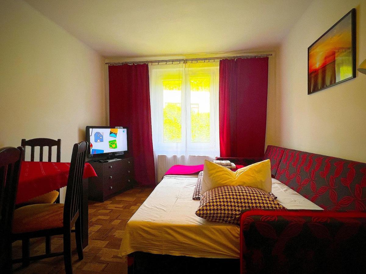 Pod Nachodskym Zamkem Apartment Luaran gambar
