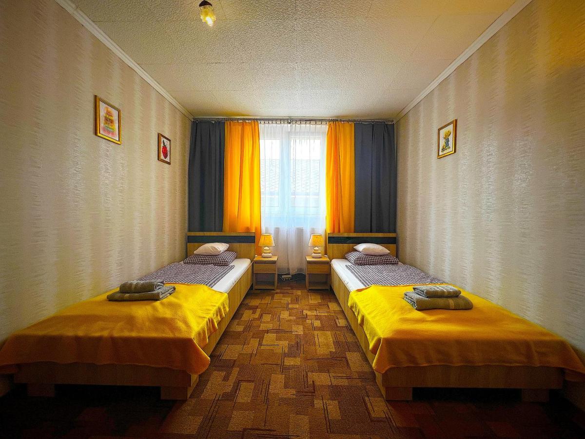 Pod Nachodskym Zamkem Apartment Luaran gambar