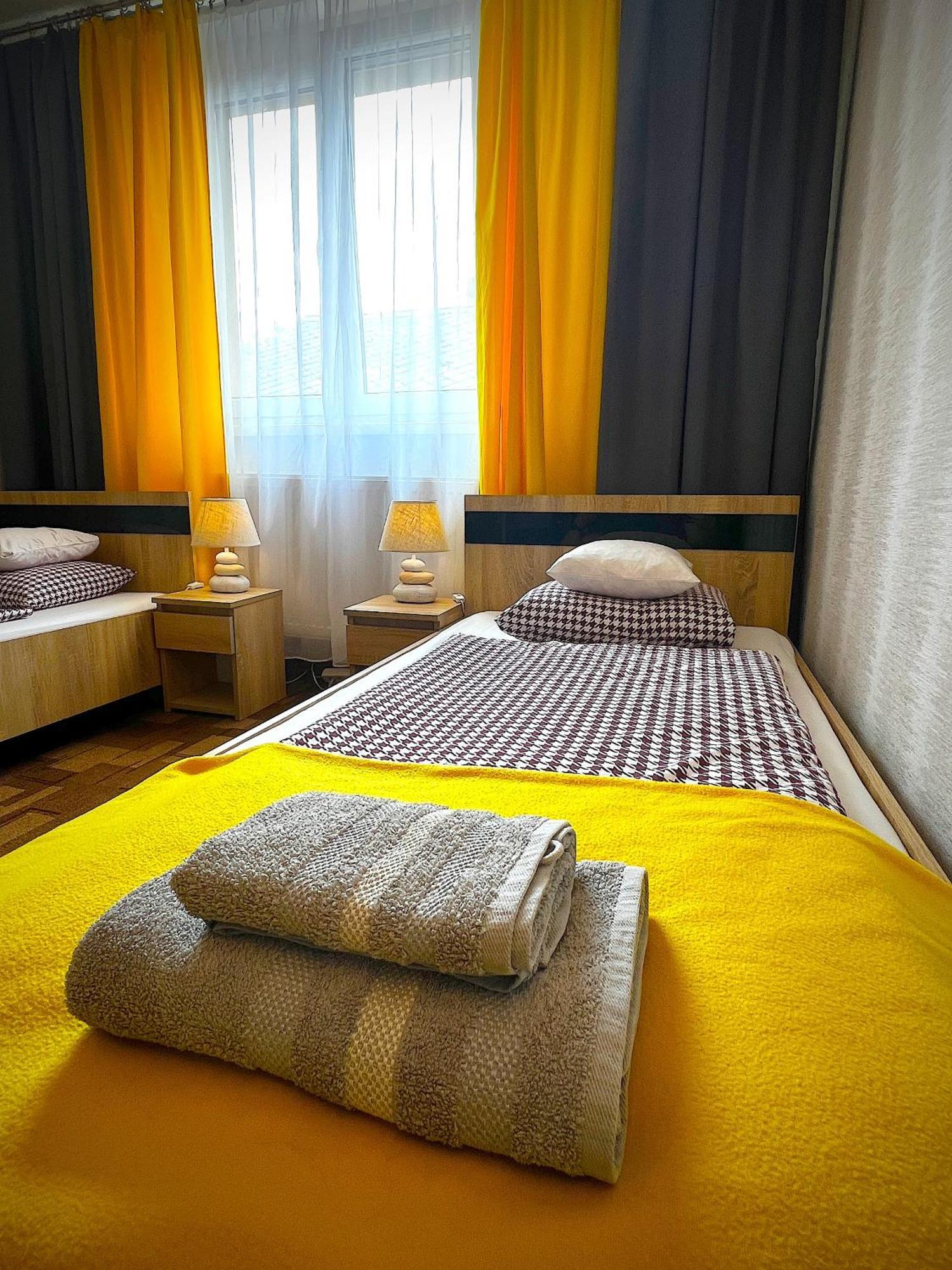 Pod Nachodskym Zamkem Apartment Luaran gambar