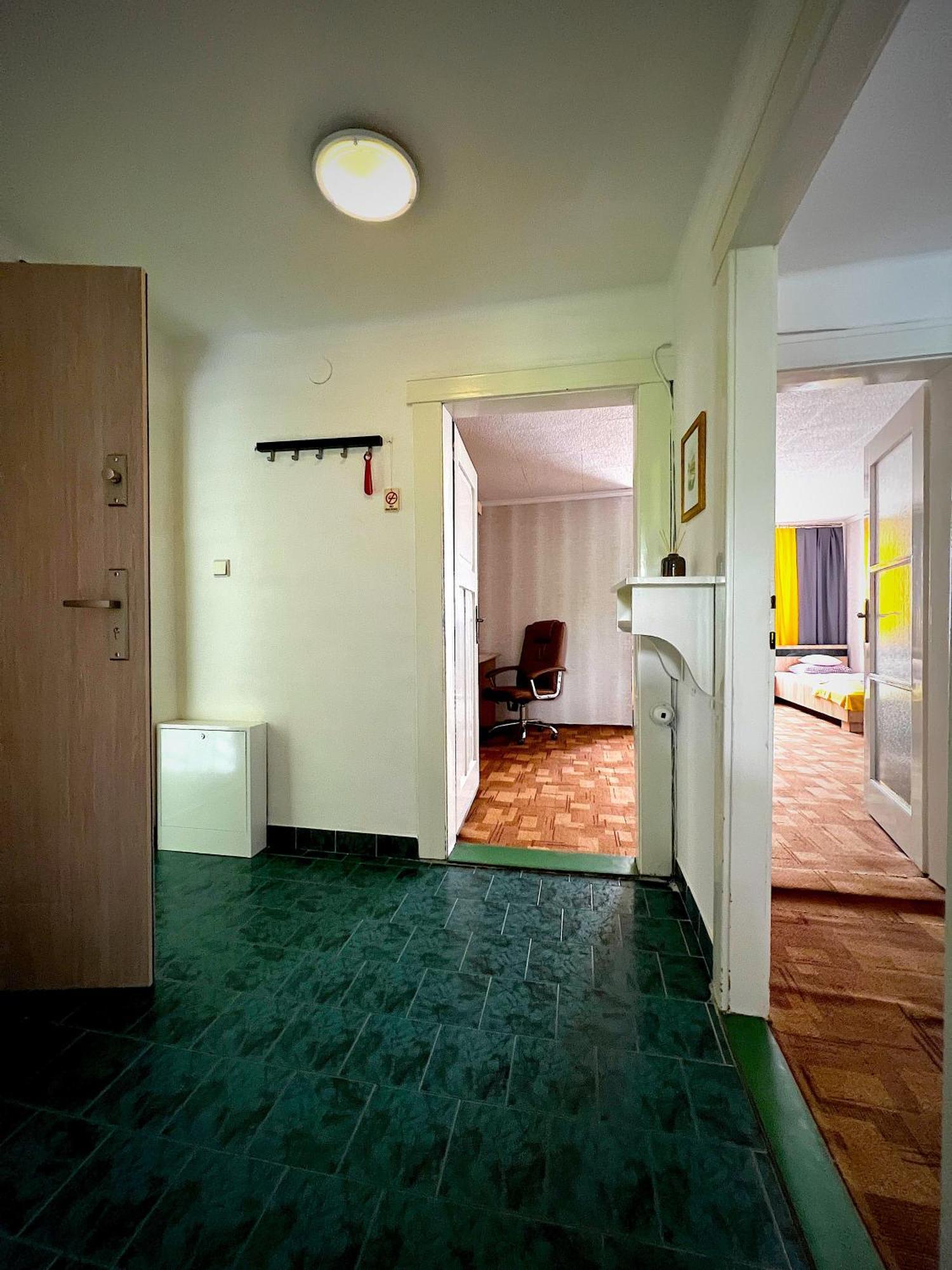Pod Nachodskym Zamkem Apartment Luaran gambar