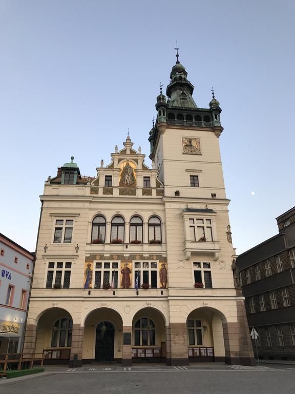 Pod Nachodskym Zamkem Apartment Luaran gambar