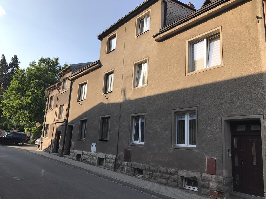 Pod Nachodskym Zamkem Apartment Luaran gambar